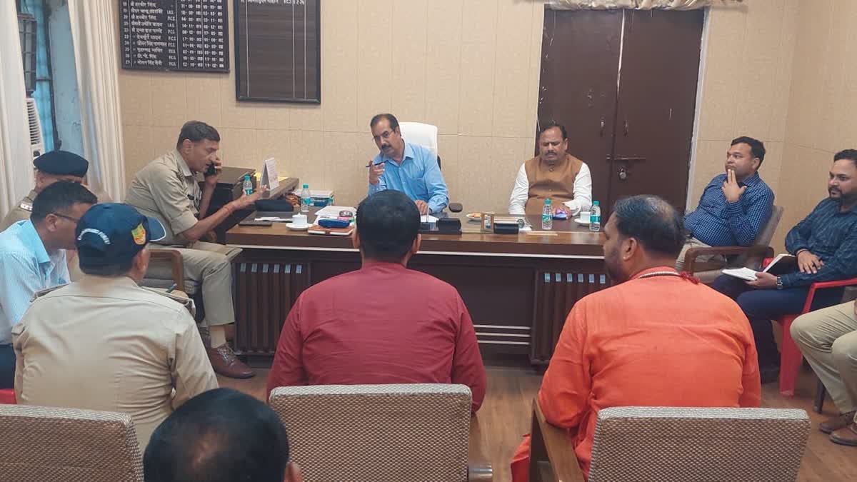 Image for हरिद्वार: मनसा देवी भगदड़ के बाद जिला प्रशासन ने लिए ठोस निर्णय, मंदिर मार्गों को वन-वे करने पर बनी सहमति